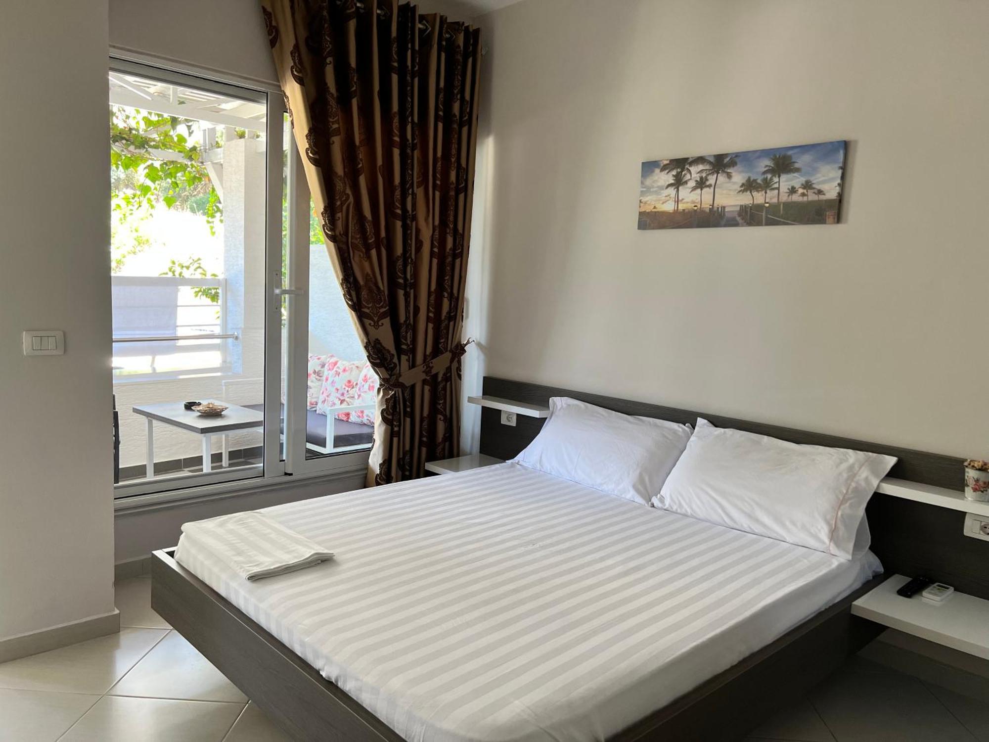 Ostria Hotel Sarandë Exterior foto