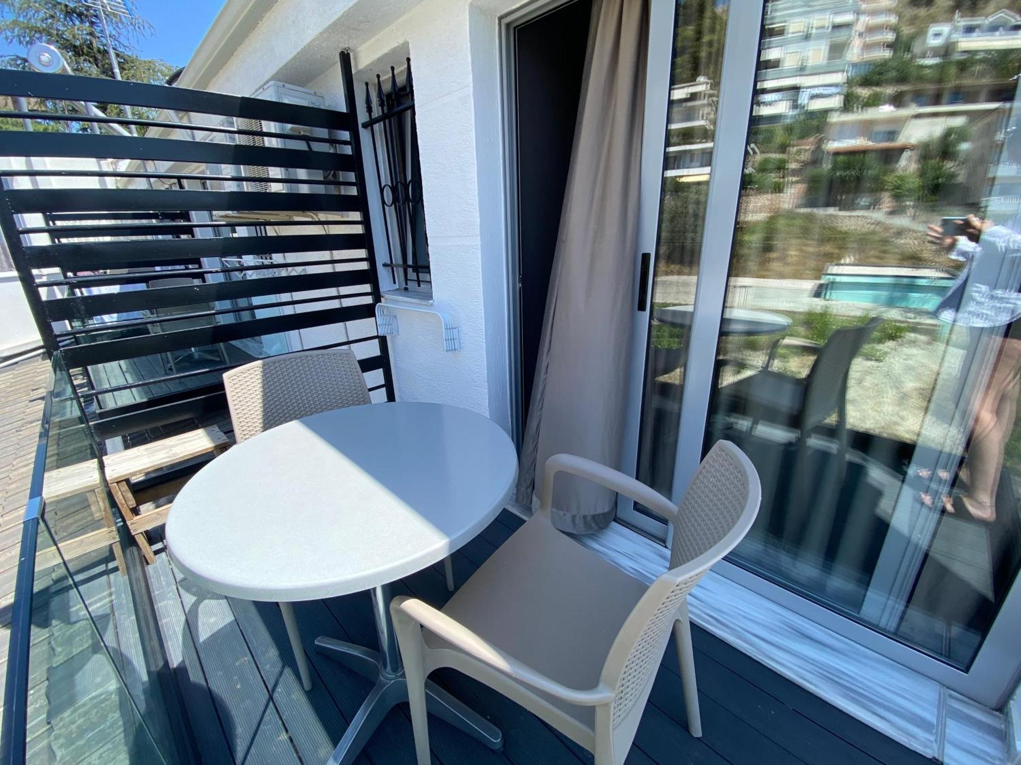 Ostria Hotel Sarandë Exterior foto