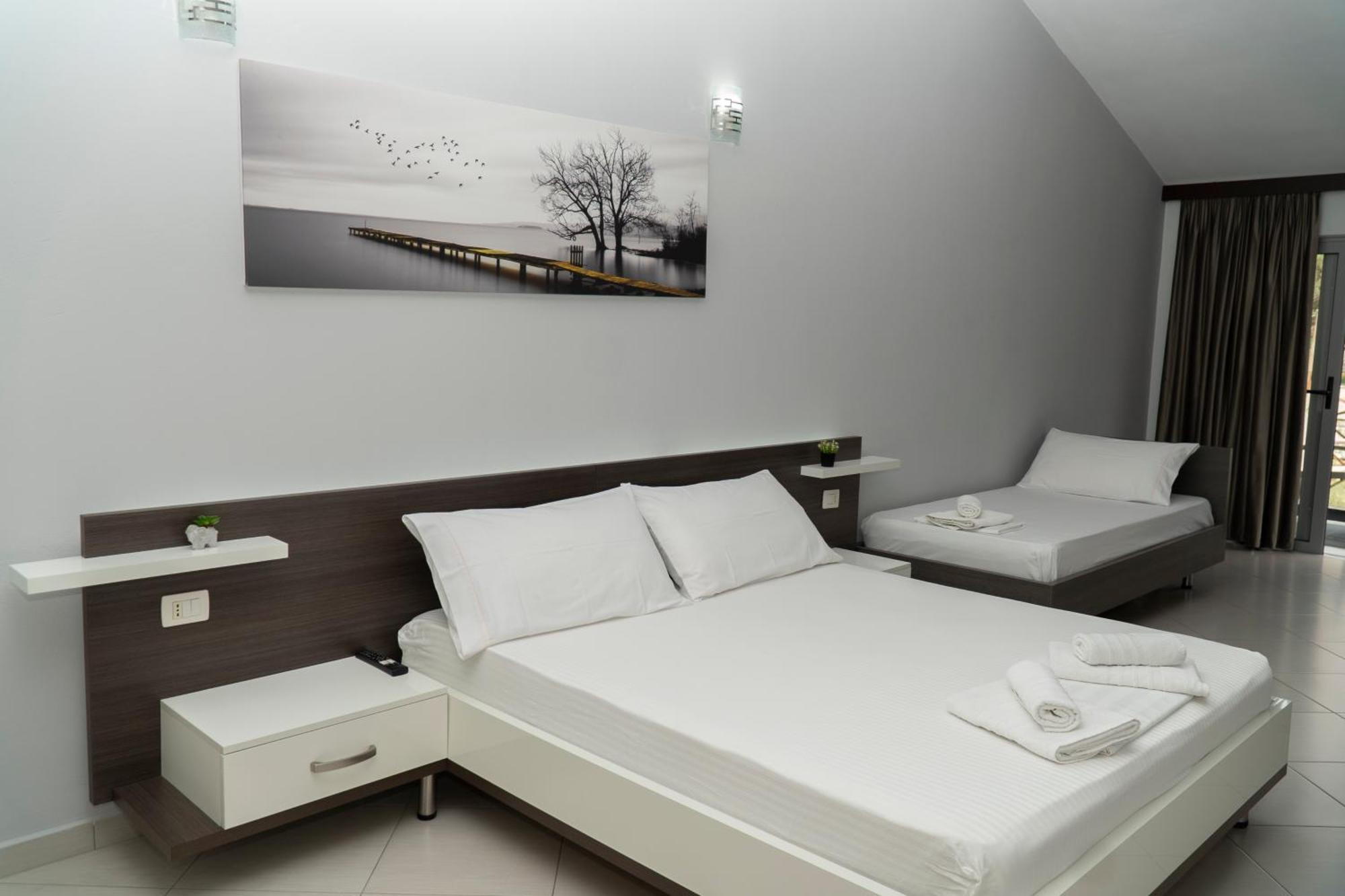 Ostria Hotel Sarandë Exterior foto