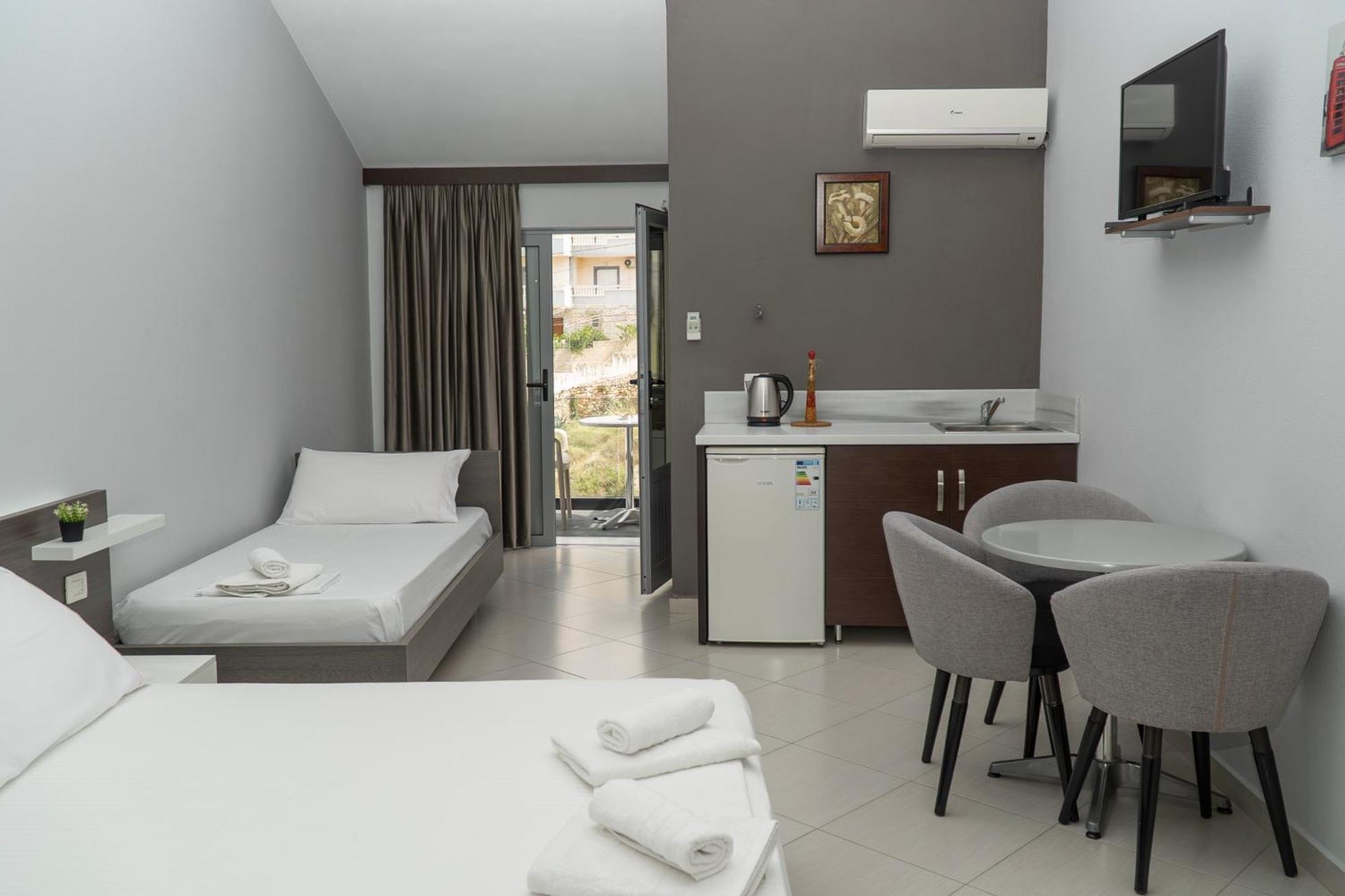 Ostria Hotel Sarandë Exterior foto